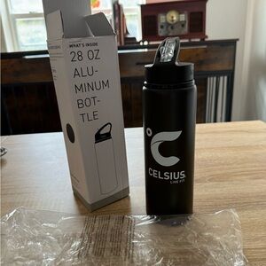 Live Fit 28 oz Black Aluminum Bottle with Flip Straw Lid